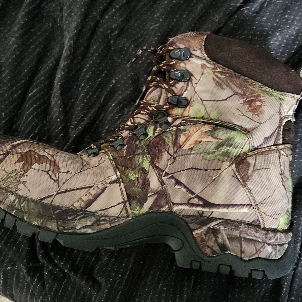 Game winner size 9.5d camo boots nwot